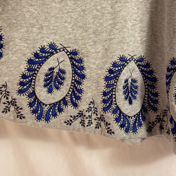 Grey skirt with navy details. - Picture 2 of 3